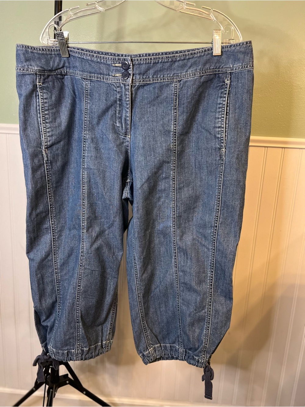 New York & Company Denim Capris with ties in Light Blue. Size 16